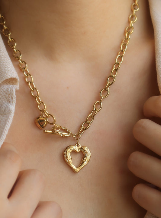 Gold retro heart necklace