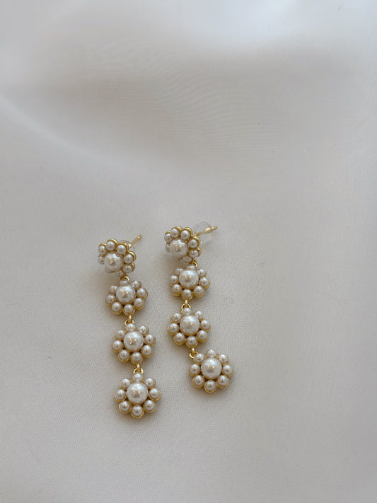 Pearl flower earrings