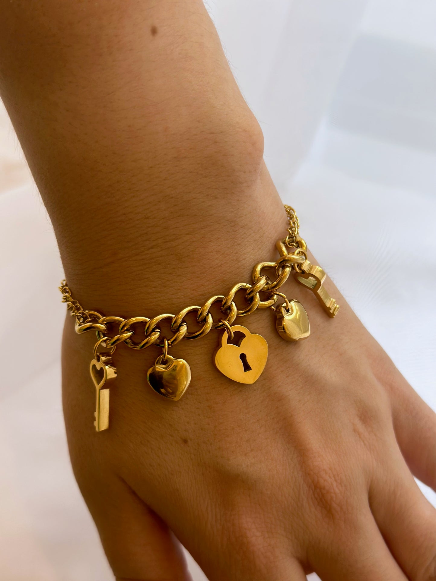 Locked heart bracelet